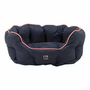 3 Peaks Nevis Scalloped Dog Bed